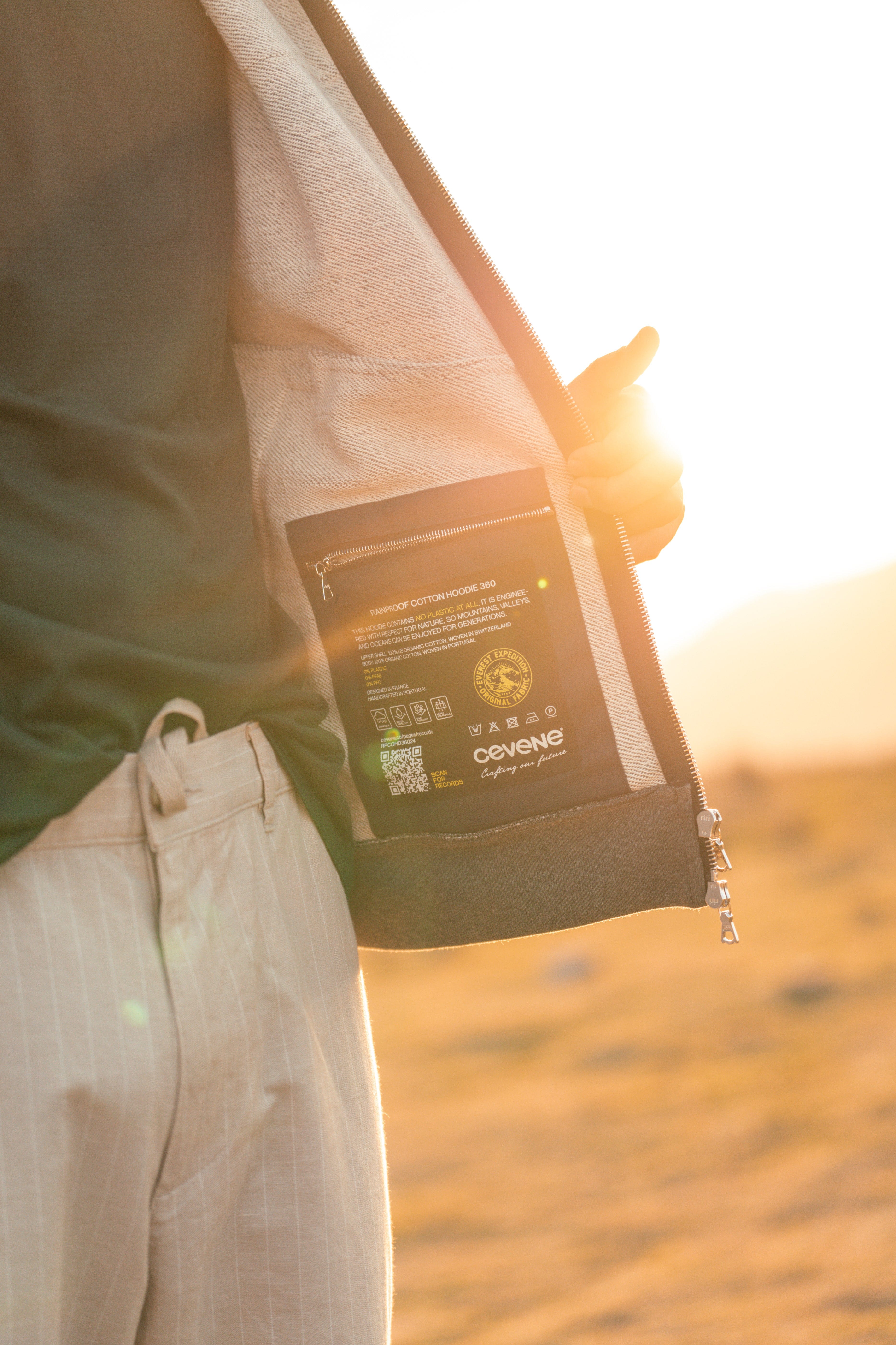 Ventile hooded travel jacket 360 - Cevene