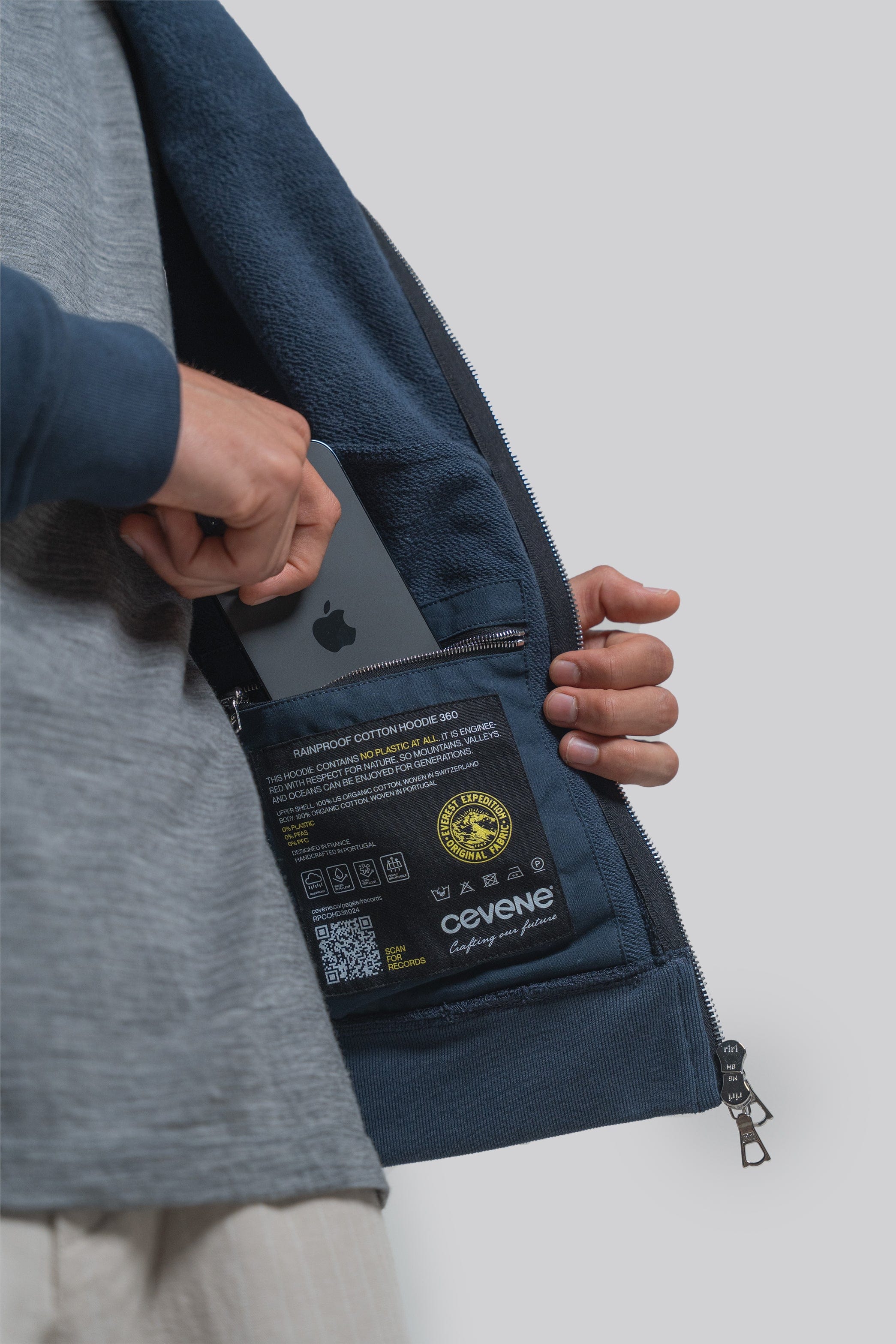 Ventile hooded travel jacket 360 - Cevene