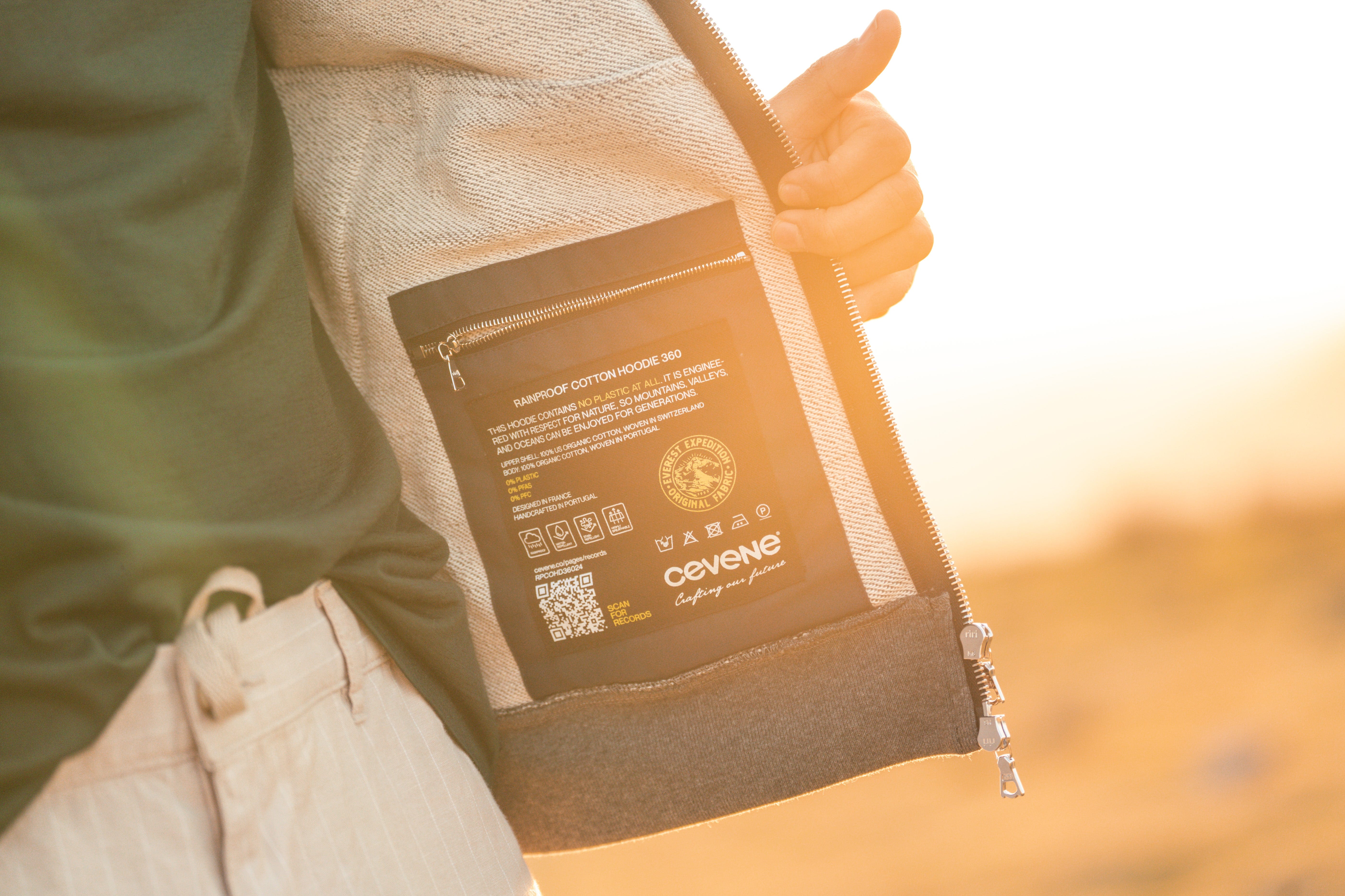 Ventile hooded travel jacket 360 - Cevene